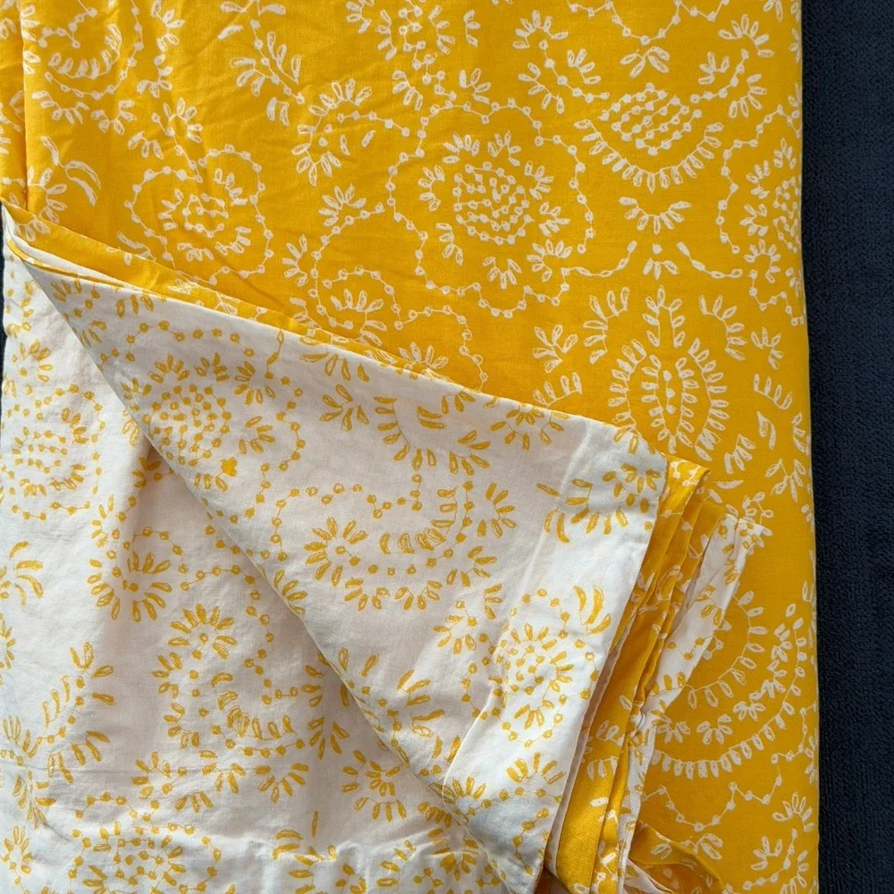IKEA AKERTISTEL Duvet Cover King SZ Yellow White Reversible Pillowcase 102 X 85